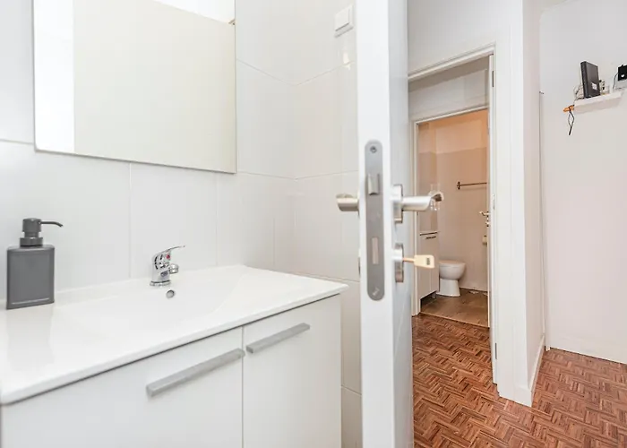 Houze Spacious Near Marques De Pombal